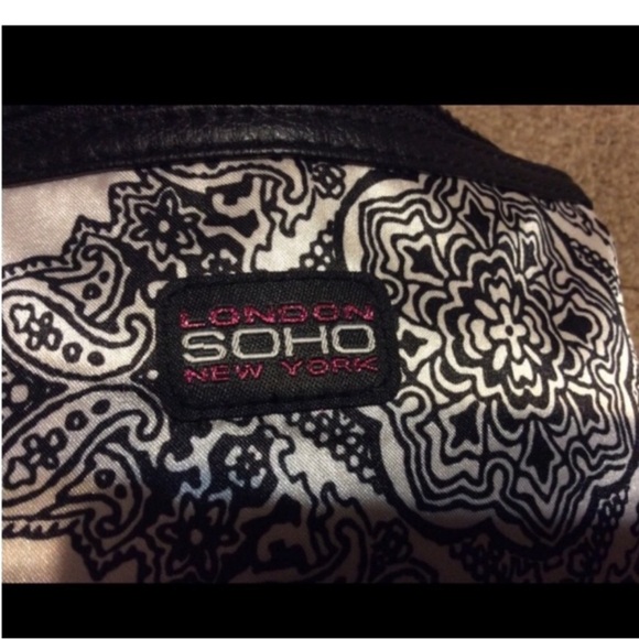 LONDON SOHO NEW YORK Black And White Paisley Wristlet - Picture 3 of 10